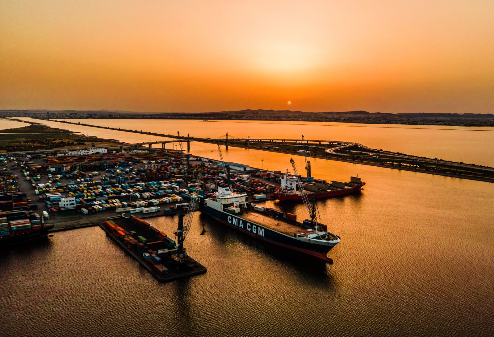LE PORT DE COMMERCE DE RADES