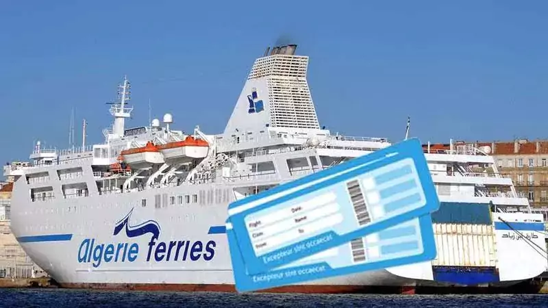 Ferry Algérie naviguant sur la mer Méditerranée