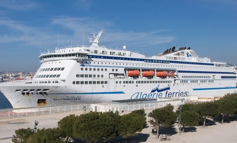 Navire Badji Mokhtar III en pleine mer.