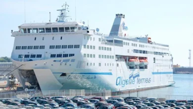 Ferries algériens au port, transport maritime.