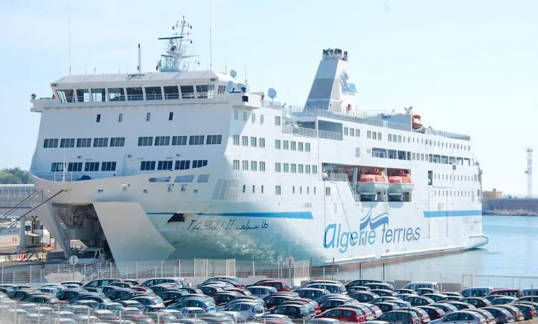 Ferries algériens au port, transport maritime.