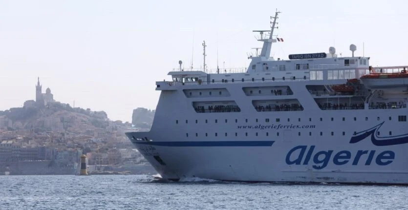 Ferries algériens en mer Méditerranée