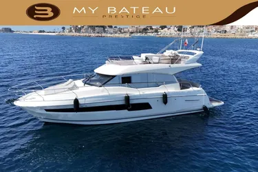 Prestige 460 en croisière sur les mers.