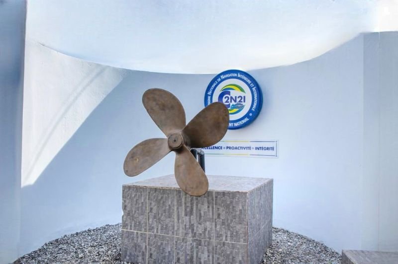 Logo de la Société Nationale de Navigation Maritime.