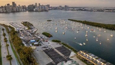 Biscayne Bay avec voiliers et yachts de luxe