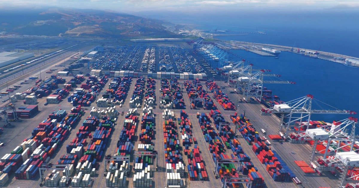 اكتشف كيف حقق ميناء طنجة ميد 161 مليون طن من البضائع المعالجة في عام 2025، مسجلاً رقمًا قياسيًا جديد
