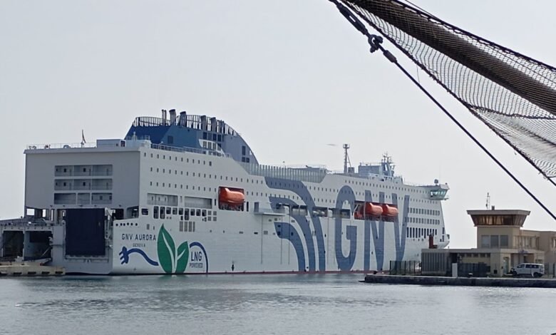 Première escale à Sète pour le GNV Aurora, ferry de nouvelle génération propulsé au gaz et qui se branche électriquement au quai
