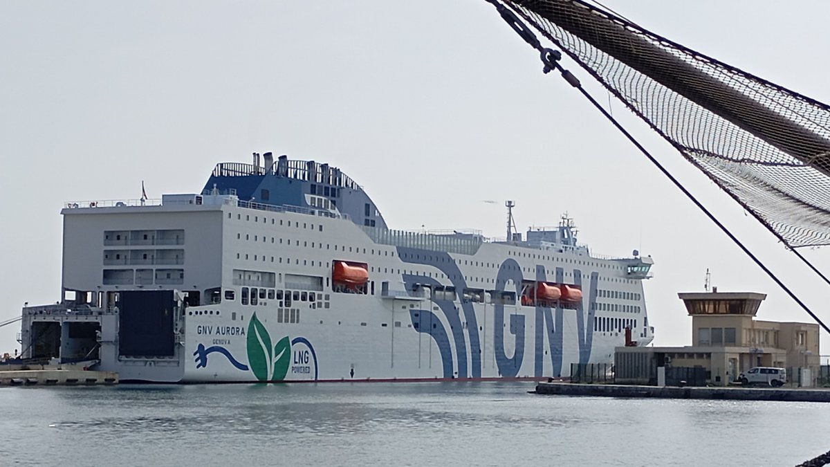 Discover the GNV Aurora, a next-generation ferry powered by LNG, which made its first stop in Sète o