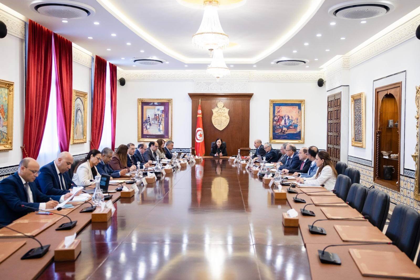 Découvrez comment la Tunisie prévoit une administration totalement numérisée d'ici 2026, avec des se