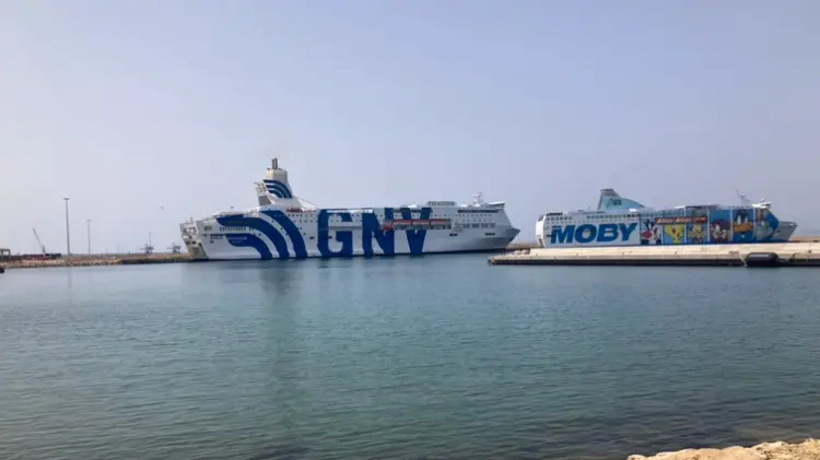Nightmare journey from Genoa to Porto Torres, departure seven hours late: "Poor emergency management"